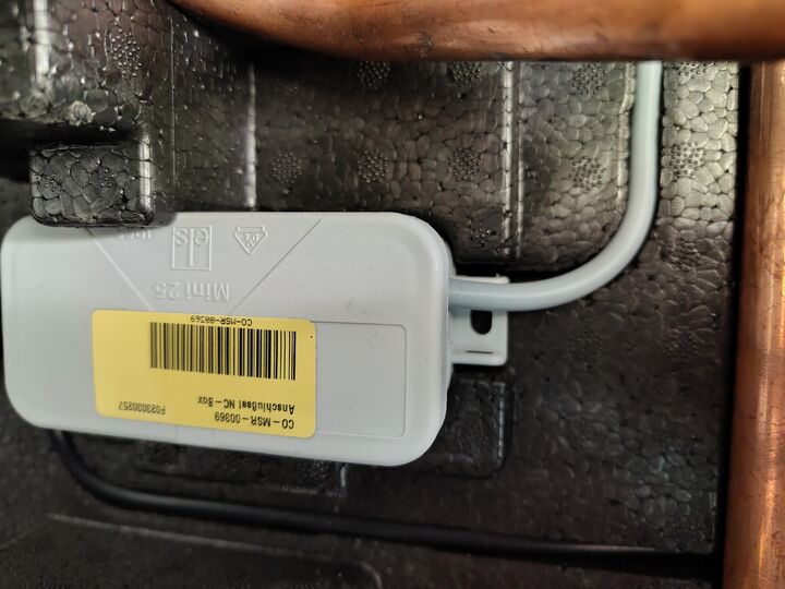 Changeover-valve actuator side label. Open enclosure · lower actuator.