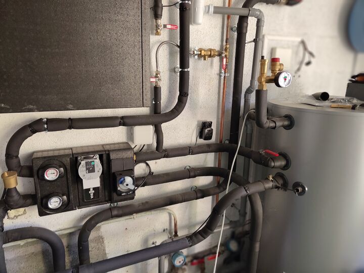 Secondary group, buffer and wall-pipe context. Right side of wall installation.