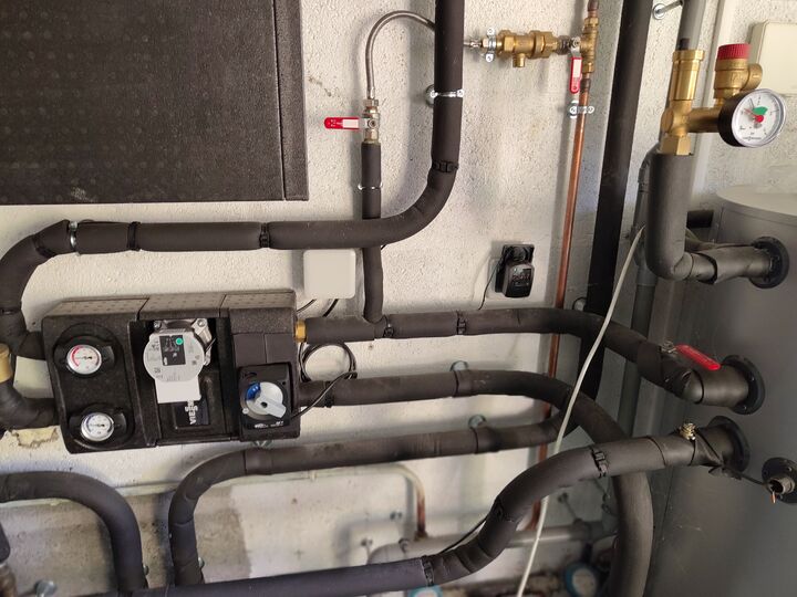 Secondary group, buffer ports and wall pipework. Right wall · wider view.