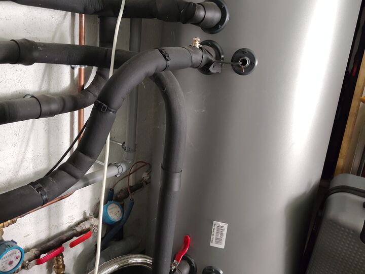 Five connected buffer ports and sensor-pocket context. Buffer · full connected side.