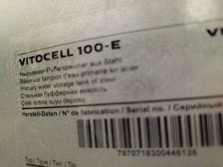 Viessmann Vitocell 100-E buffer label. Buffer type plate · close-up.