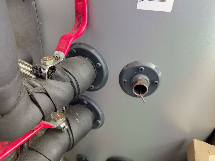 Sensor pocket beside adjacent connected buffer ports. Buffer · paired-port context.