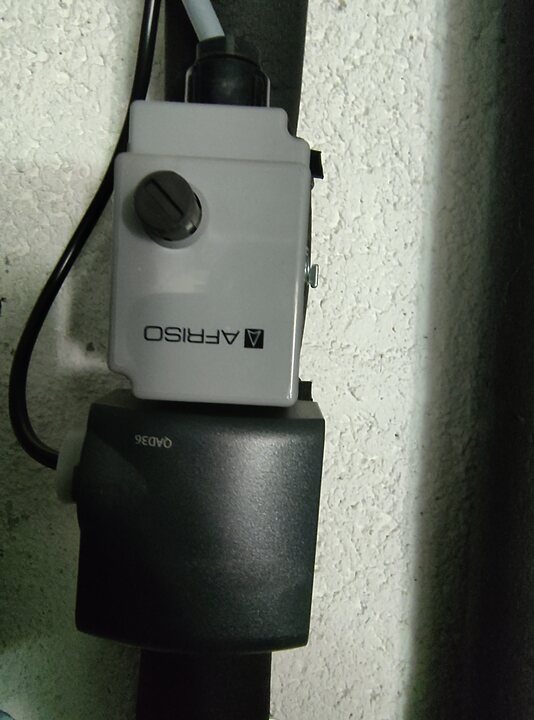AFRISO aquastat and separate Siemens QAD36 sensor. NC-A pipe · device context.