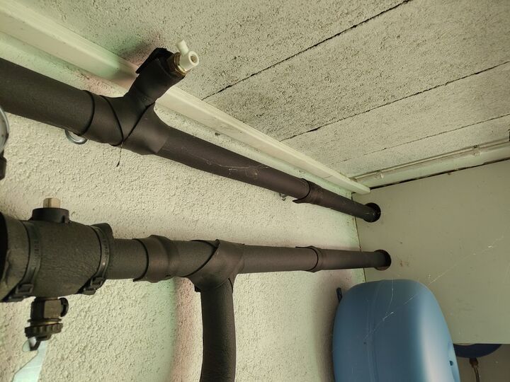 Two insulated source-side pipes with service / vent fittings. High wall · insulated pair.